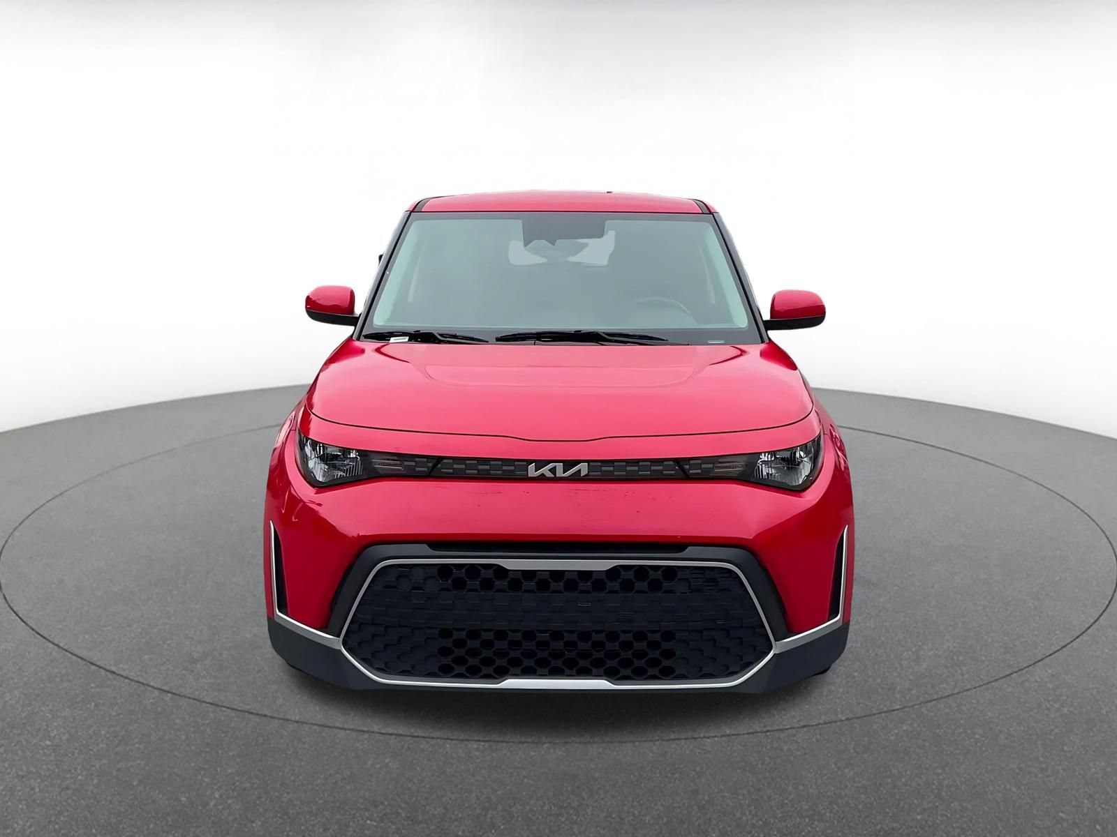 Used 2025 Kia Soul LX w/ LX Technology Package FWD image 3