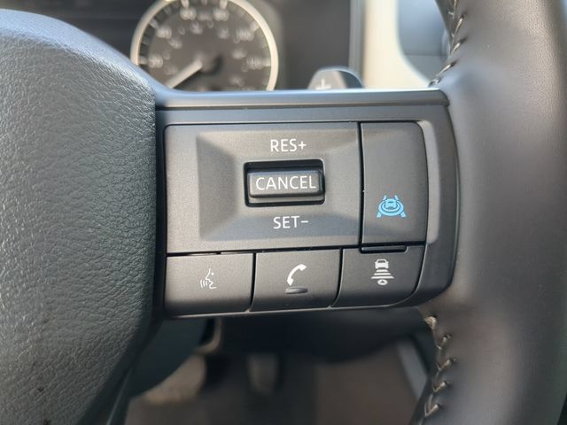 Used 2025 Nissan Rogue SV w/ SV Premium Package AWD/4WD image 32