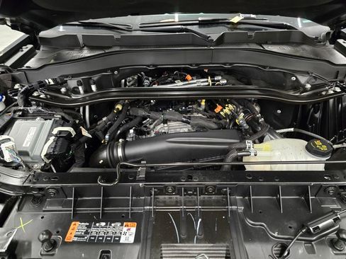 Used 2025 Ford Explorer ST-Line w/ ST-Line Street Pack image 13