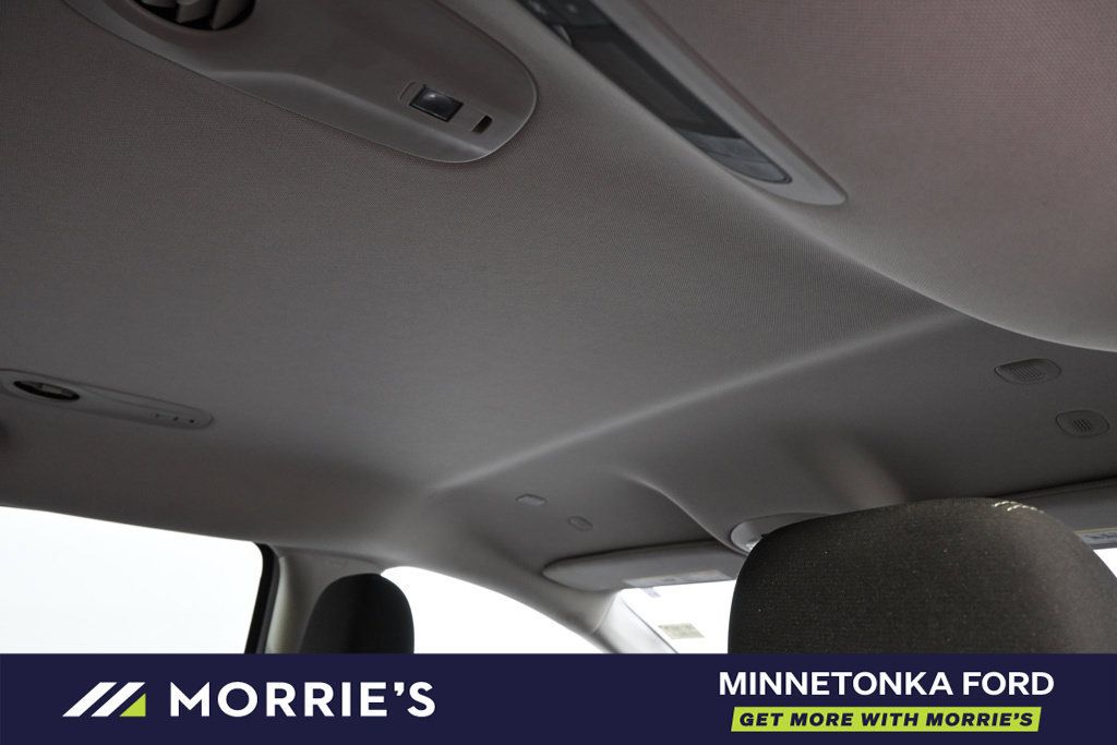 Used 2023 Chrysler Voyager LX FWD image 16