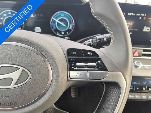 Used 2025 Hyundai Elantra SEL image 14