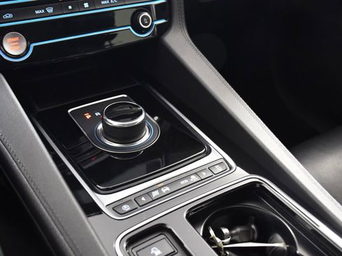 Used 2020 Jaguar F-PACE Prestige image 32