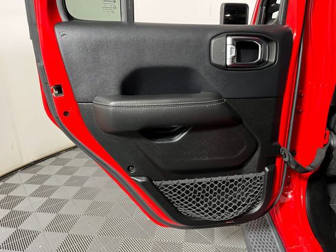 Used 2018 Jeep Wrangler Unlimited Sahara image 24