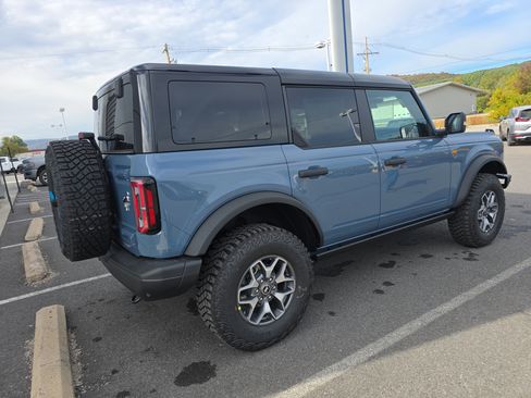 New 2025 Ford Bronco Badlands image 3