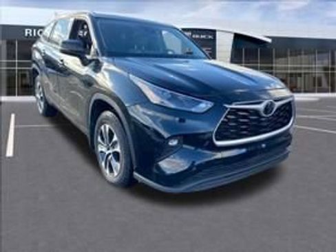 Used 2022 Toyota Highlander XLE image 3