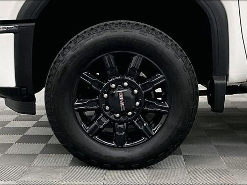 Used 2024 GMC Sierra 2500 AT4 w/ AT4 Premium Plus Package image 10