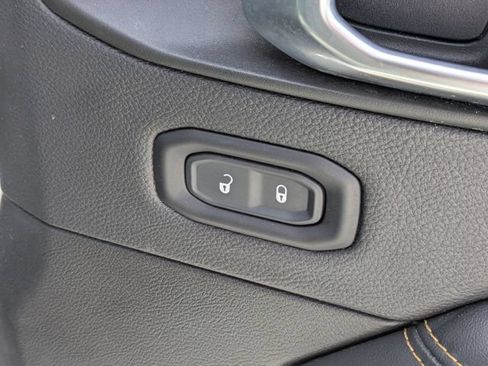 Used 2025 Jeep Wrangler Unlimited Sahara AWD/4WD image 34