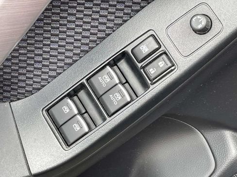 Used 2017 Subaru Forester 2.5i w/ Alloy Wheel Package AWD/4WD image 12