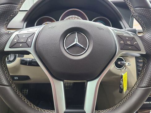 Used 2014 Mercedes-Benz E 350 4MATIC Sedan image 28