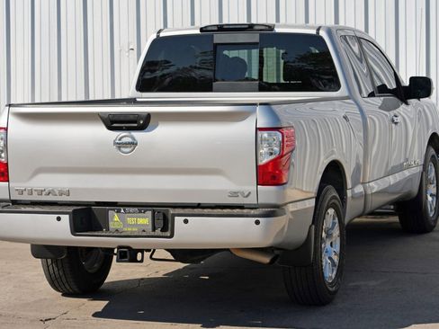 Used 2018 Nissan Titan SV w/ SV Convenience Package image 38