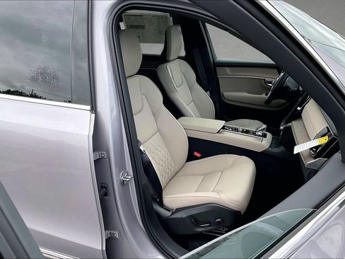 New 2026 Volvo XC90 T8 Plus w/ Protection Package Premier AWD/4WD image 12