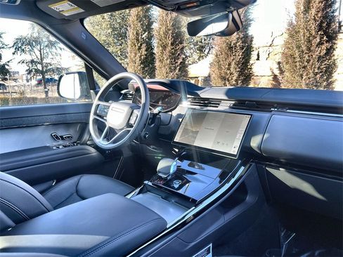 Used 2025 Land Rover Range Rover Sport image 14
