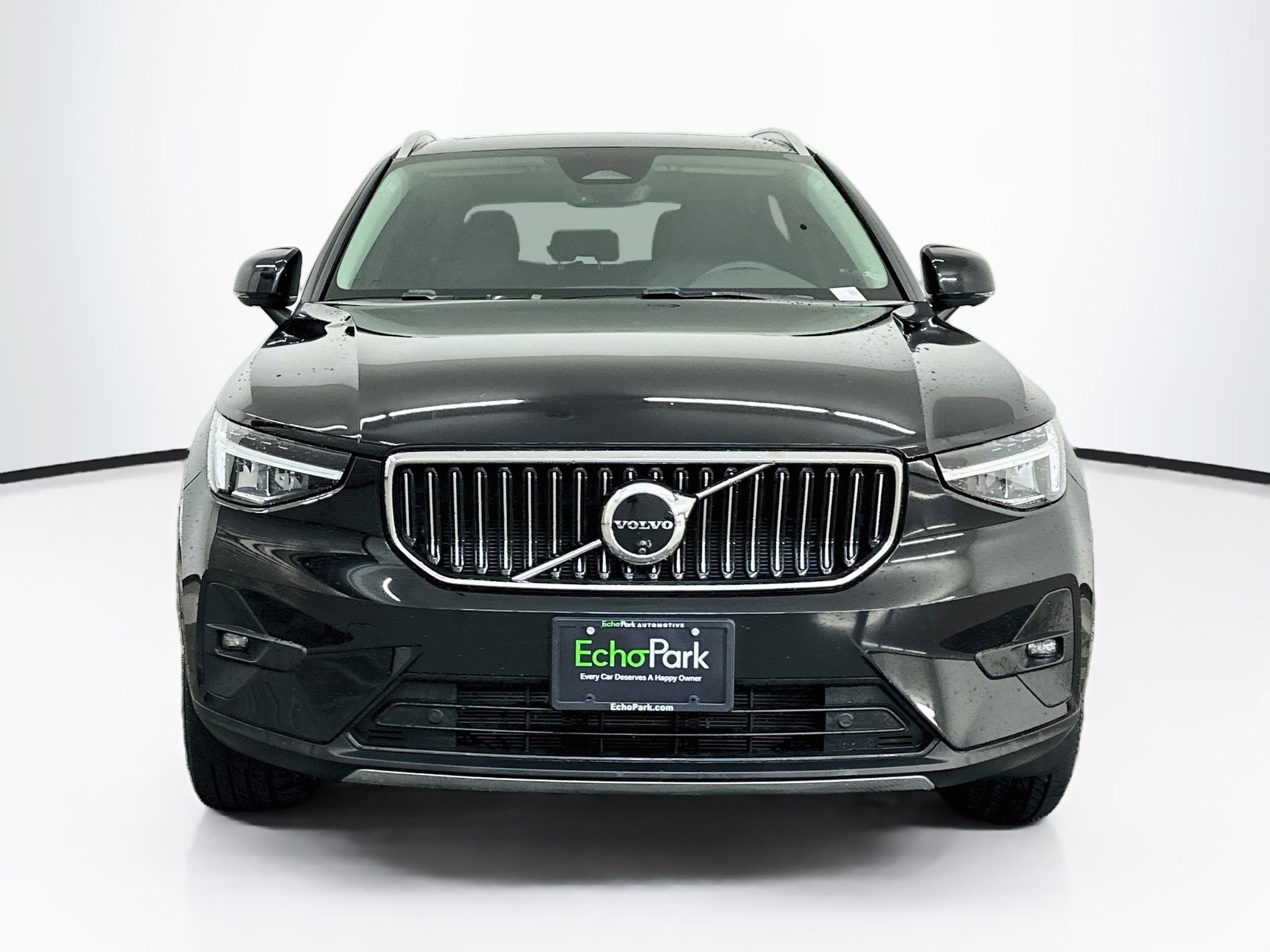 Used 2025 Volvo XC40 B5 Plus AWD/4WD image 2