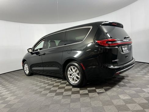 Certified 2024 Chrysler Pacifica Touring-L image 8