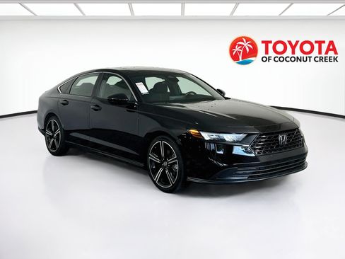 Used 2025 Honda Accord Sport image 1