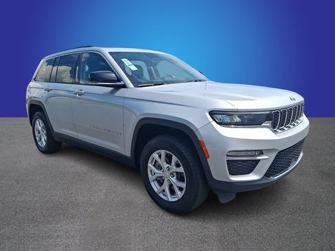Used 2024 Jeep Grand Cherokee Limited AWD/4WD image 3