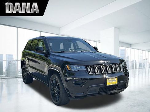 Used 2022 Jeep Grand Cherokee Laredo X AWD/4WD image 1