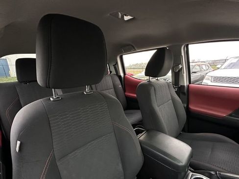 Used 2018 Toyota Tacoma SR5 image 34