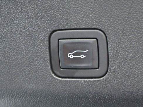 Used 2024 GMC Yukon Denali AWD/4WD image 12