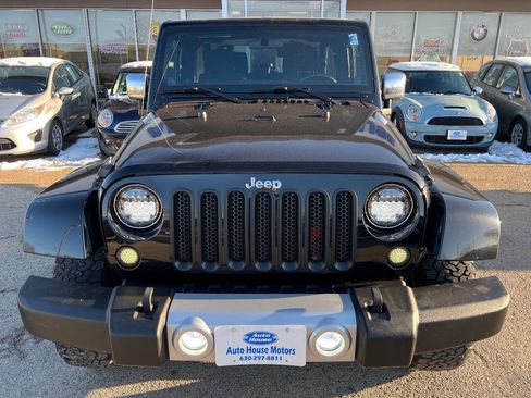 Used 2011 Jeep Wrangler Sahara image 5