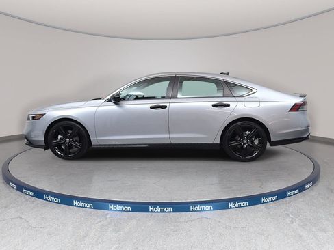 Used 2023 Honda Accord Sport image 9