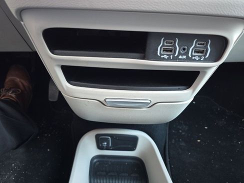 Used 2024 Chrysler Pacifica Touring-L image 24