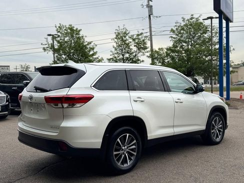 Used 2019 Toyota Highlander XLE AWD/4WD image 6