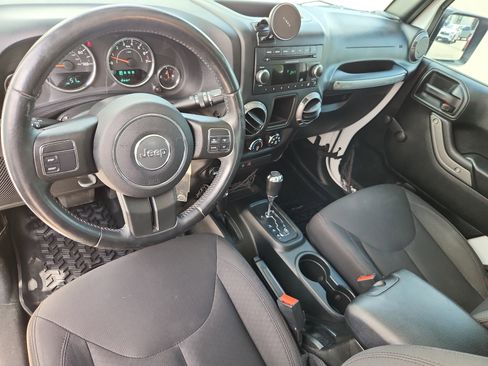 Used 2018 Jeep Wrangler Sport AWD/4WD image 11