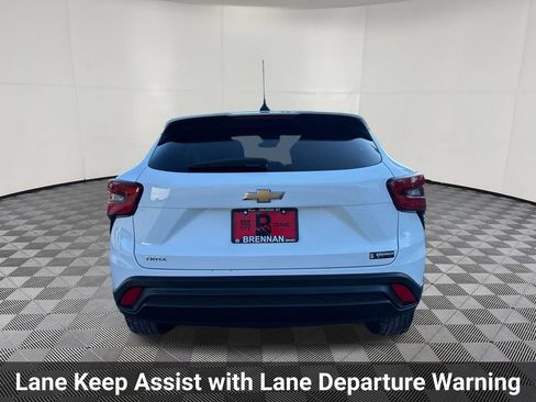 Certified 2024 Chevrolet Trax LS w/ LS Convenience Package FWD image 4
