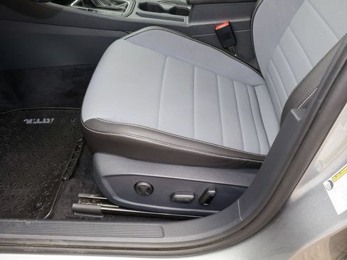 Used 2026 Volkswagen Jetta SE w/ Black Wheel Package FWD image 13