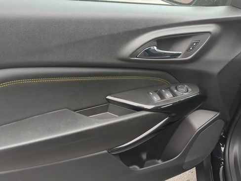 Used 2025 Chevrolet Trax LT w/ Driver Confidence Package image 20