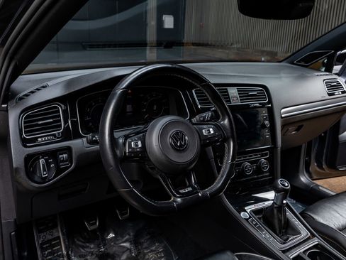 Used 2018 Volkswagen Golf R 4-Door image 12