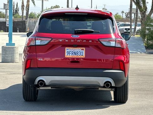 Used 2022 Ford Escape SE w/ Convenience Package FWD image 4