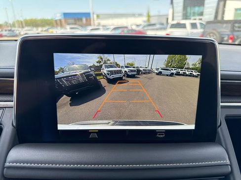 Used 2023 Chevrolet Suburban Premier image 22