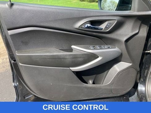 Used 2024 Chevrolet Trax RS w/ Sunroof Package FWD image 12