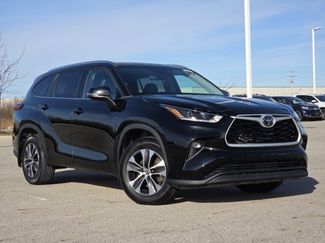 Used 2021 Toyota Highlander XLE video 2