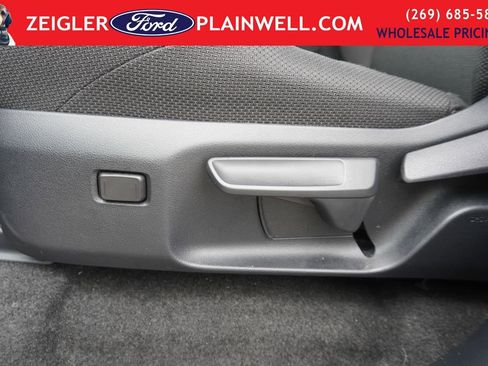 Used 2025 Toyota 4Runner SR5 image 18