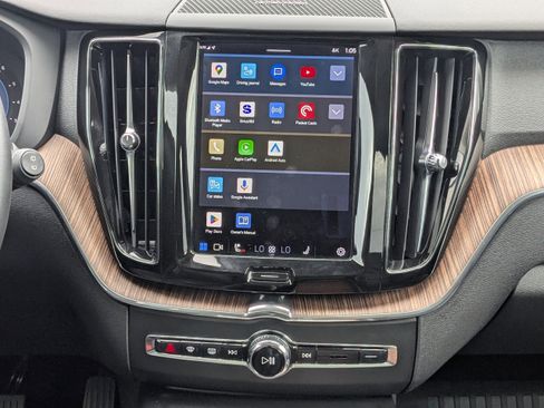 Used 2022 Volvo XC60 B5 Momentum w/ Climate Package image 19