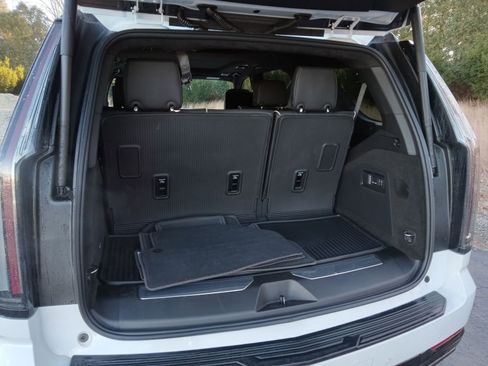 Used 2026 Cadillac Escalade Platinum Sport w/ LPO, ONYX Package image 28