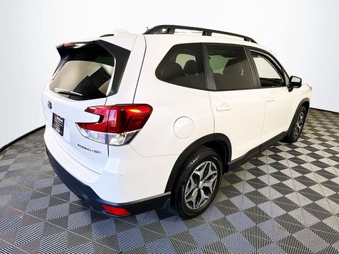 Used 2022 Subaru Forester Premium image 7