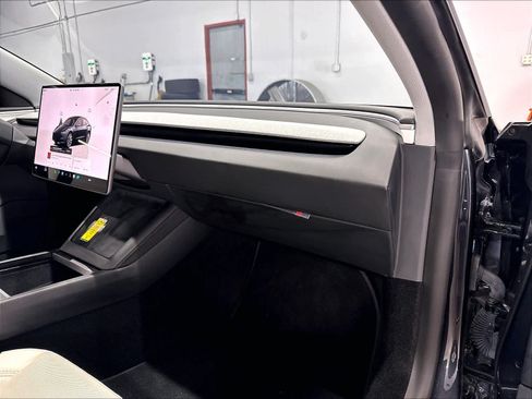 Used 2025 Tesla Model 3 RWD image 17