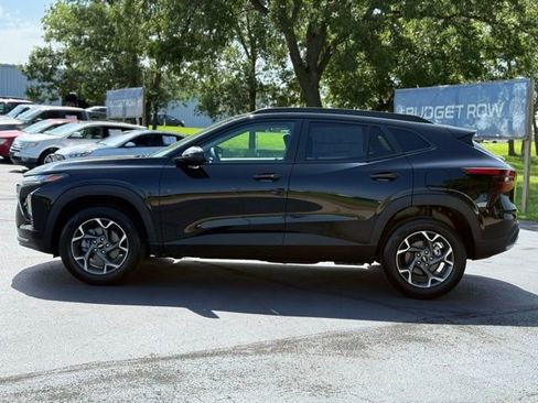 New 2025 Chevrolet Trax LT w/ Driver Confidence Package FWD image 4