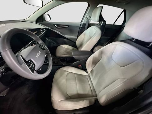Used 2025 Kia Niro EX FWD image 22