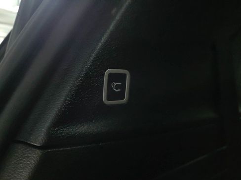 Used 2021 Chrysler Pacifica Limited w/ Uconnect Theater Family Group FWD image 42