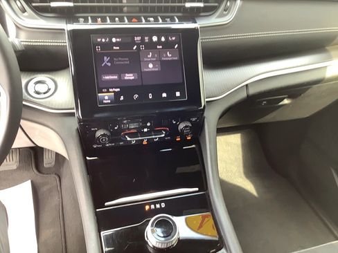 Certified 2024 Jeep Grand Cherokee L Laredo image 12