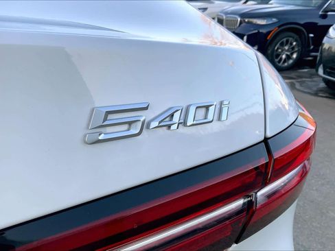 Used 2025 BMW 540i xDrive w/ Premium Package image 10