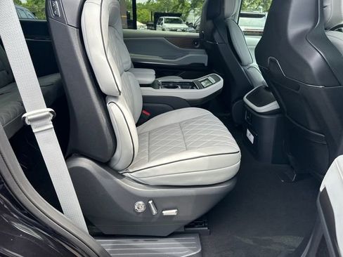 New 2026 Lincoln Navigator Black Label AWD/4WD image 16