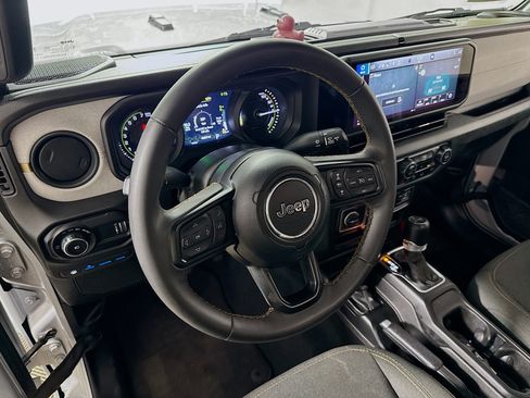 Used 2024 Jeep Wrangler Unlimited w/ Convenience Group AWD/4WD image 23