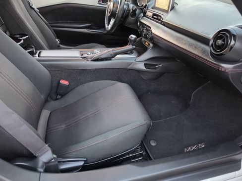Used 2016 MAZDA MX-5 Miata Club RWD image 12