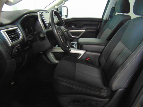 Used 2021 Nissan Titan SV w/ SV Convenience Package AWD/4WD image 9